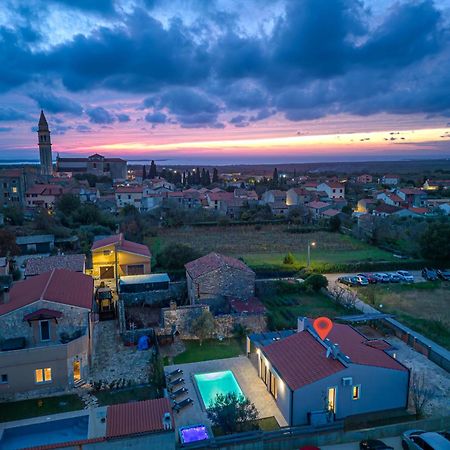 فيلا Bobo Family House With Pool فودنيان المظهر الخارجي الصورة