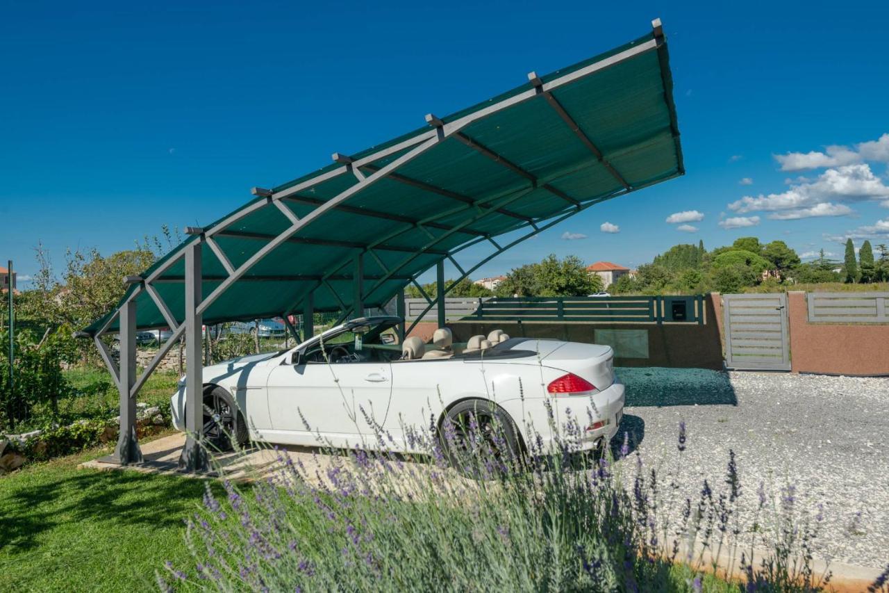 فيلا Bobo Family House With Pool فودنيان المظهر الخارجي الصورة