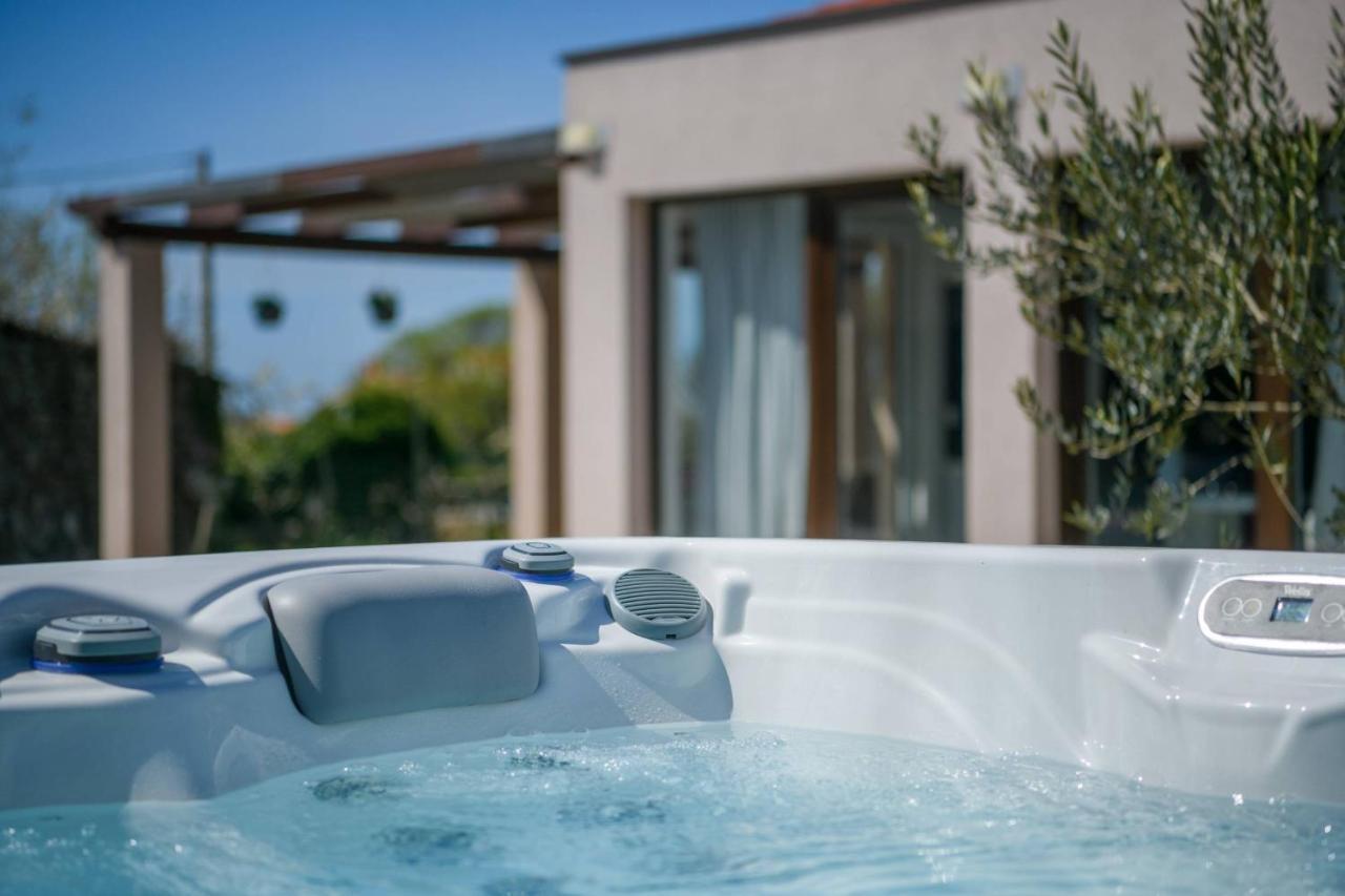 فيلا Bobo Family House With Pool فودنيان المظهر الخارجي الصورة