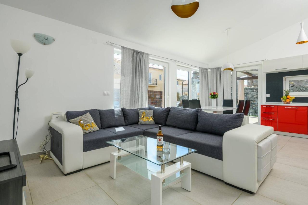 فيلا Bobo Family House With Pool فودنيان المظهر الخارجي الصورة